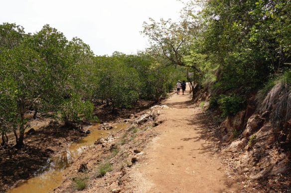 3 Jalan setapak masuk