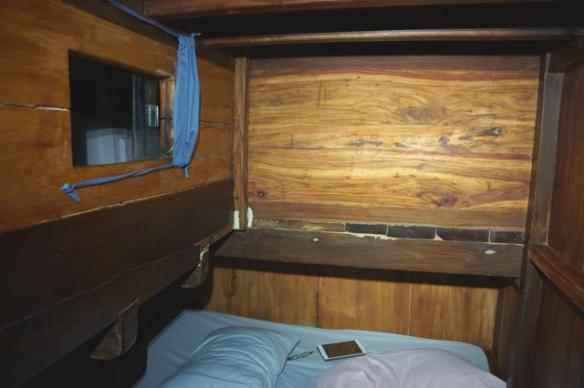 Dek ditutup terpal 1