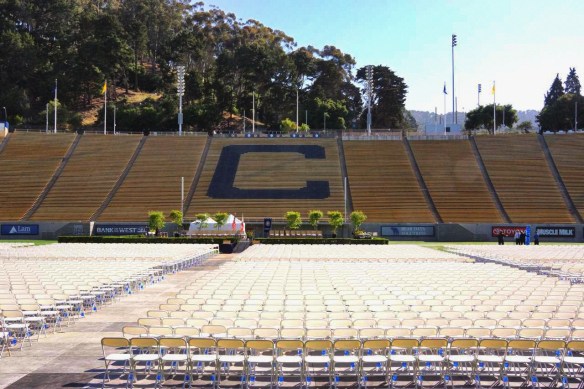 Kursi untuk wisudawan 2a