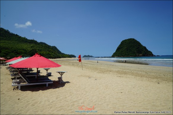 Pantai Pulau Merah 8